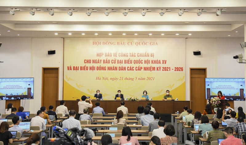 Toàn cảnh buổi họp báo. 