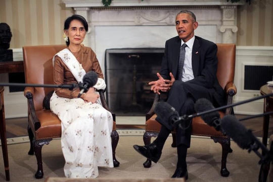 Tổng thống Mỹ Barack Obama (phải) hội đàm cùng Cố vấn Nhà nước Myanmar Aung San Suu Kyi tại Nhà Trắng hôm 14/9. (Ảnh: Reuters)