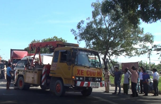 Xe cứu hộ được huy động đến để giải quyết vụ việc.