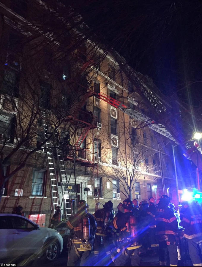 Thị trưởng thành phố New York, Bill de Blasioụ cho biết đám cháy xảy ra vào lúc 7h tối ngày 28/12 (theo giờ địa phương).