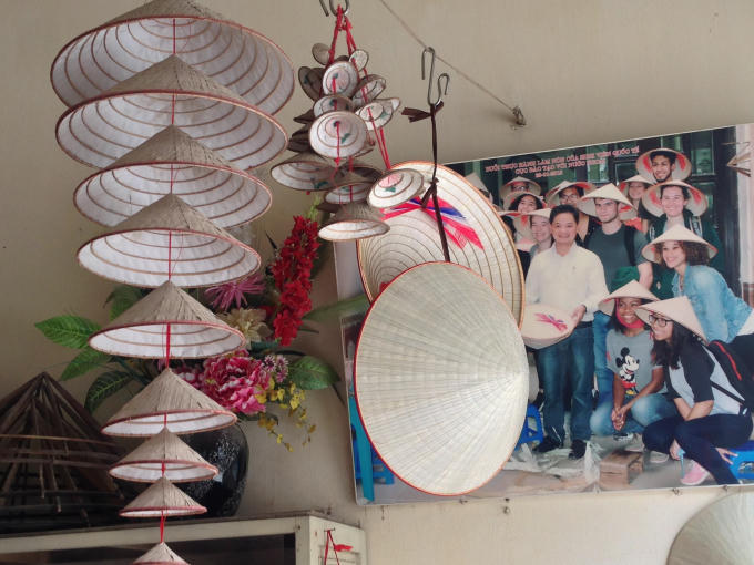 Nón Chuông với nhiều mẫu mã khác nhau,sáng tạo từ hình thức đến mục đích sử dụng .