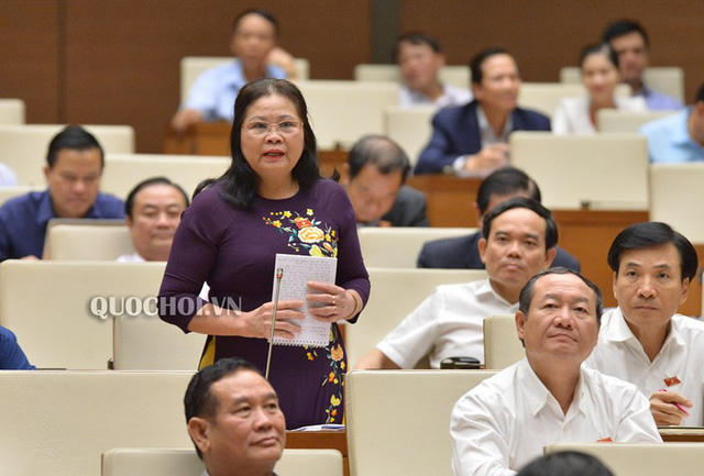 Đại biểu Trần Thị Dung: "Chương trình, sách giáo khoa mới không giảm tải mà còn tăng rất nặng".