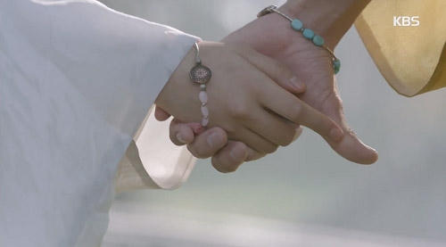 M&acirc;y họa &aacute;nh trăng tập 12: Bo Gum bị ch&eacute;m trọng thương v&igrave; cứu Yoo Jung