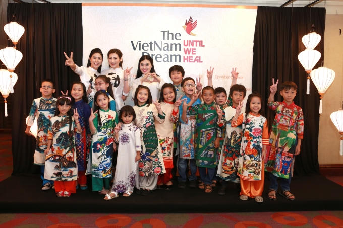 Ngọc Hân, Hoàng My, Tú Anh gây quỹ cho trẻ hở hàm ếch