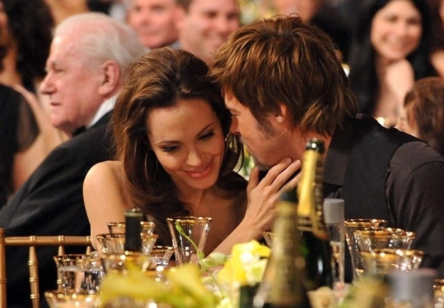 Angelina Jolie – Brad Pitt tình cảm trong lễ trao giải SAG Awards 2008.