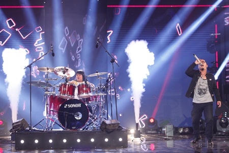 Bộ 3 gi&aacute;m khảo Vietnam's got talent đi&ecirc;u đứng với cậu b&eacute; đ&aacute;nh trống 9 tuổi