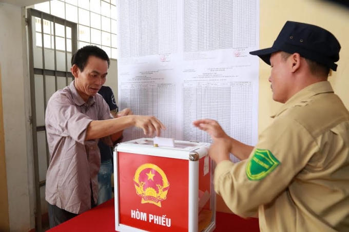 Hòm phiếu được đưa vào tận buồng giam, tính đến sáng nay (22/5) tỉnh Hà Tĩnh đã có hơn 99% cử tri đi bầu cử.