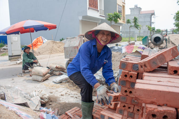 Từ năm 2017 đến nay, cô An (Nam Trực) là một trong 15 thợ xây đã làm 3 căn nhà ở khu đô thị Dệt may Nam Định.