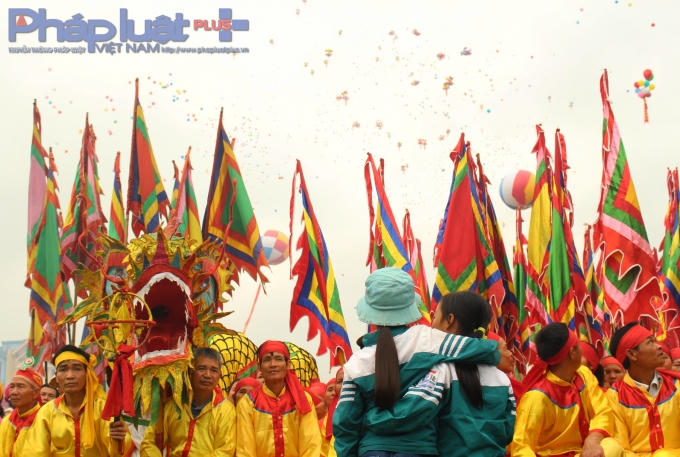 Chúc mừng cho chuỗi lễ hội thành công. (Ảnh: Đức Biên)