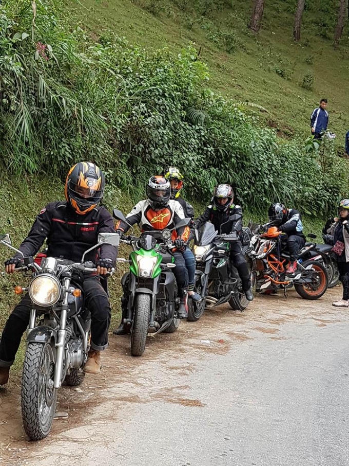 Không ít du khách dưới xuôi sử dụng phương tiện là xe máy để đến với Hà Giang