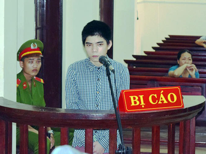 Bị cáo Cao Anh Quân trước vành móng ngựa. (Ảnh: báo Quảng Bình)