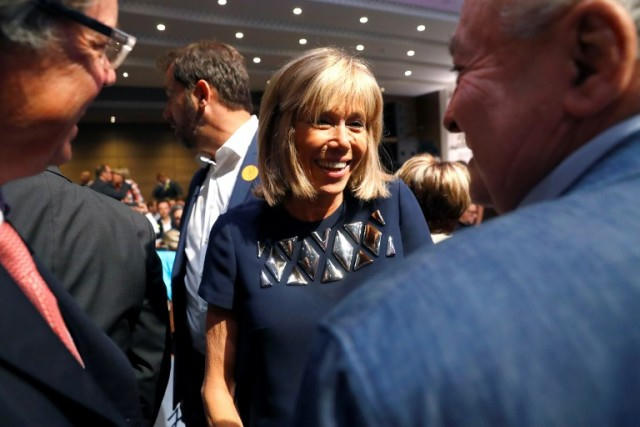 Bà Brigitte Trogneux và ông Macron kết hôn năm 2007, mặc dù không có con chung nhưng cuộc sống của hai người vô cùng hạnh phúc.