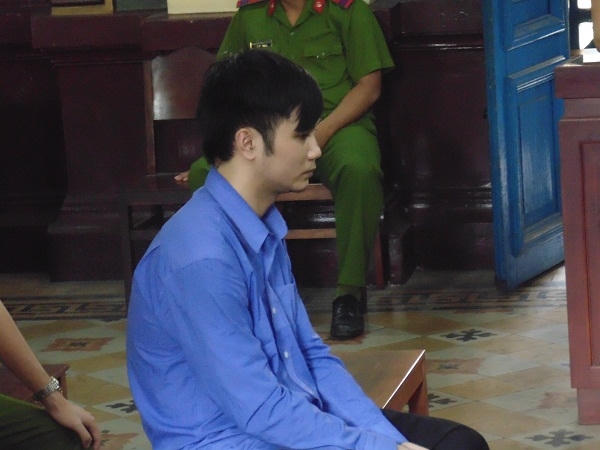 Bị cáo Bùi Đức Tài trước vành móng ngựa.