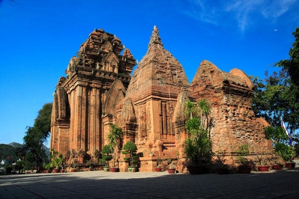 Tháp bà Ponaga.