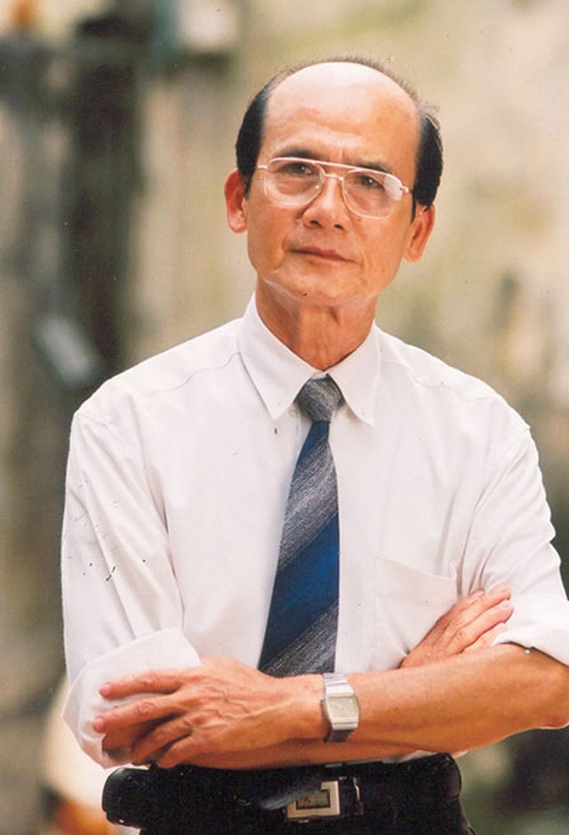 Vai diễn đầu tiên trong nghiệp diễn của Phạm Bằng là vai một anh công nhân trong vở kịch “Giờ phút quyết định” (Đạo diễn Nguyễn Bắc).