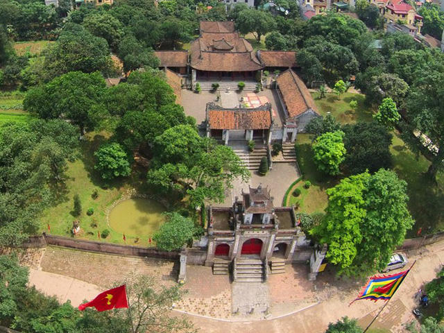 Nhiều chuyên gia cho rằng, cần phải sớm có giải pháp đồng bộ và khoa học để bảo tồn Thành Cổ Loa trước sự xâm phạm nghiêm trọng của đô thị hoá. Ảnh: TL.