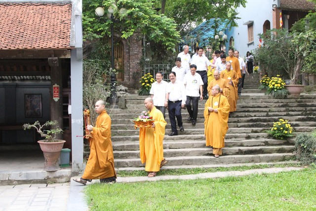 Rước Phật.