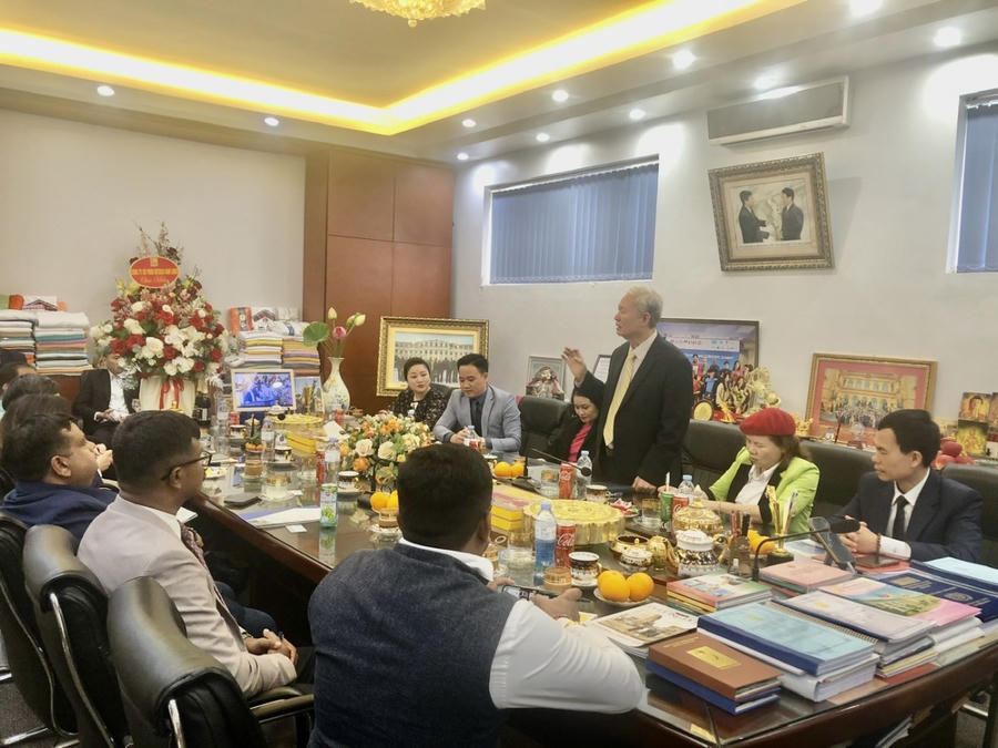 Ông Lê Minh Hiệu - Chủ tịch HĐQT Công ty chia sẻ tại buổi làm việc