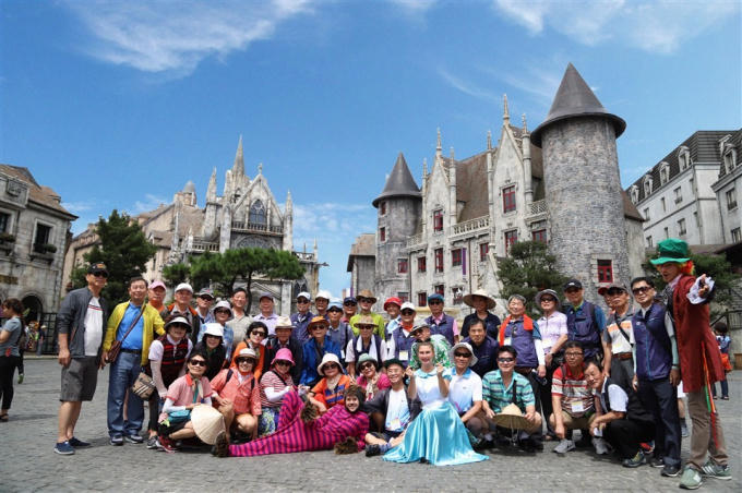 Halloween kh&ocirc;ng &ldquo;đụng h&agrave;ng&rdquo; ở Sun World Ba Na Hills