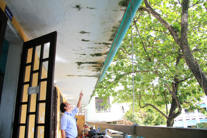 Nổi lo trường sập của thầy hiệu trưởng.