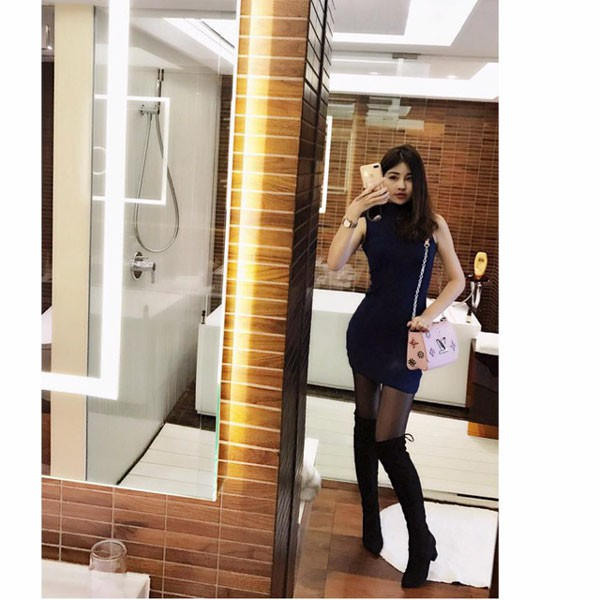 Ngân Anh nói, những túi xách hay giầy dép là phụ kiện giúp con gái trở nên đẹp hơn. Cô không cho rằng mình có cuộc sống xa xỉ...