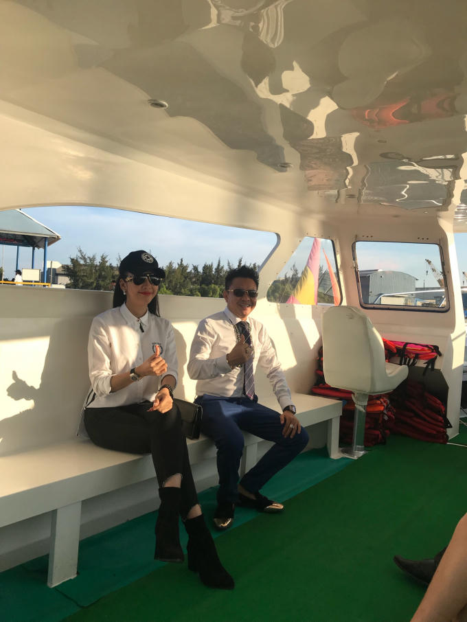 Hoa hậu ngành thiết kế Nhật Phượng khoe chuyến du ngoạn đẳng cấp với Limousine và trực thăng