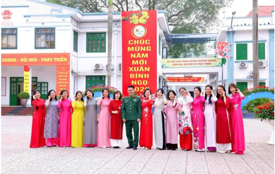 Tà áo dài tôn vinh nét đẹp phụ nữ xã Thư Lâm (Hà Nội). Ảnh Hồng Sinh