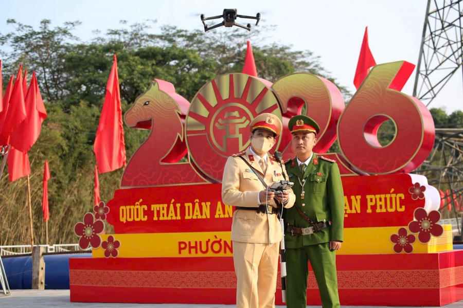 CSGT sử dụng flycam để giám sát từ trên cao, chủ động phân luồng giao thông.