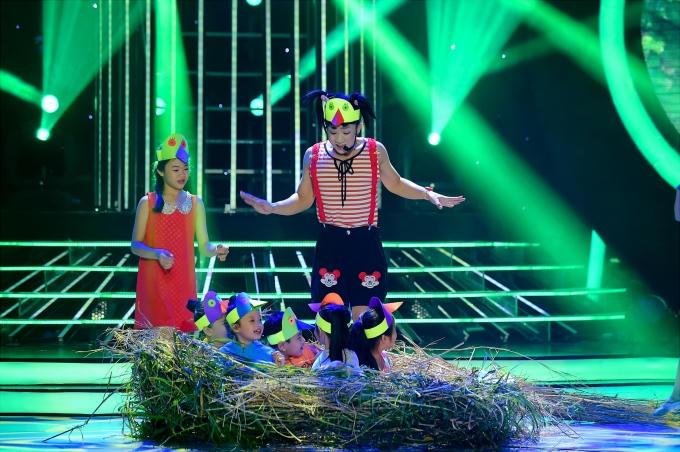 Tập 4 Gương mặt th&acirc;n quen: Bạch C&ocirc;ng Khanh chiến thắng v&igrave; &aacute;c hơn phi&ecirc;n bản gốc Ho&agrave;i Linh