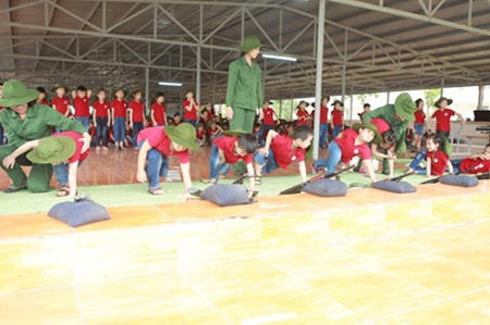 Được biết, đây là buổi trải nghiệm của các em học sinh khối lớp 1, lớp 2 trường Tiểu học thực hành Đại học Vinh.