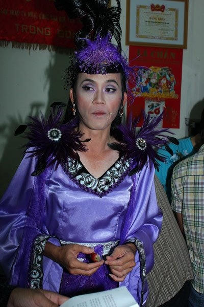 Có thể nói, Hoài Linh là một trong những nghệ sỹ luôn cháy hết mình trong các vở diễn để đem lại tiếng cười phục vụ khán giả.