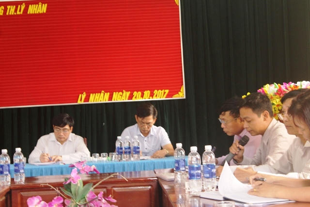 Lãnh đạo phía công ty cung cấp thực phẩm đã đứng ra xin lỗi công khai (Ảnh: Đào Tấn)