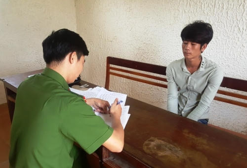 Hoàng Hào tại Cơ quan điều tra Công an thị xã Ba Đồn.