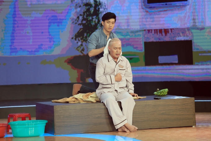 NSND Hồng V&acirc;n, NSƯT Đức Hải rớt nước mắt khi xem học tr&ograve; Minh Nh&iacute; diễn