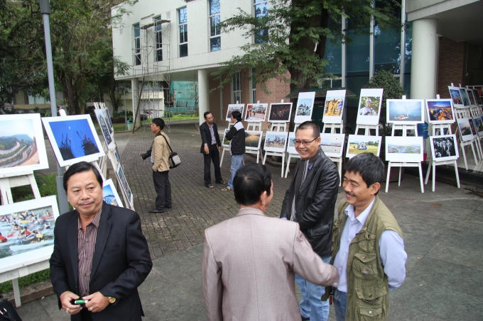 Triển l&atilde;m thu h&uacute;t đ&ocirc;ng đảo người xem.&nbsp;(Ảnh: V&acirc;n Trương)