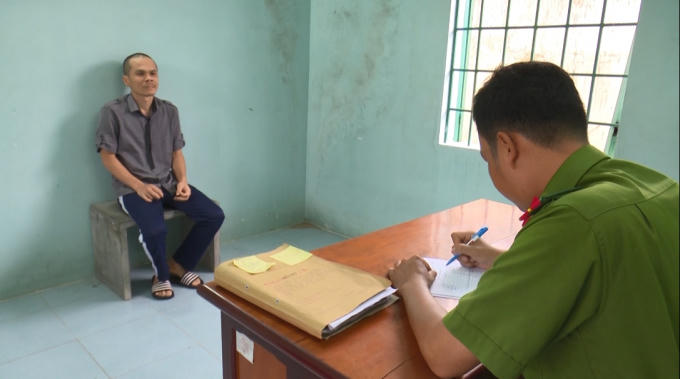 Đối tượng Tư tại cơ quan công an