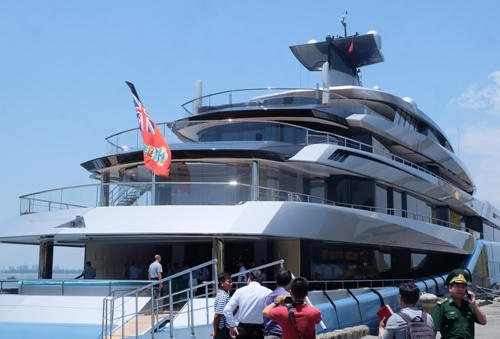 Siêu du thuyền Aviva của Joe Lewis đang cập bến cảng Tiên Sa Đà Nẵng