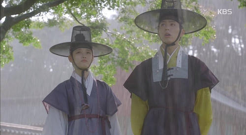 M&acirc;y họa &aacute;nh trăng tập 12: Bo Gum bị ch&eacute;m trọng thương v&igrave; cứu Yoo Jung