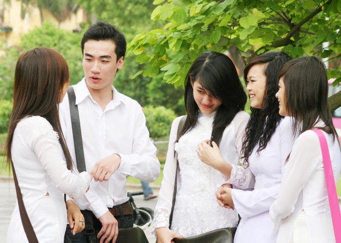 Đừng để trẻ “bơ vơ” trong vùng cấm về giới tính.