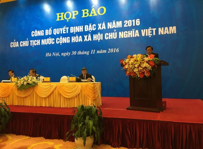 Phó Chủ nhiệm thường trực Văn phòng Chủ tịch nước Giang Sơn công bố các quyết định đặc xá.