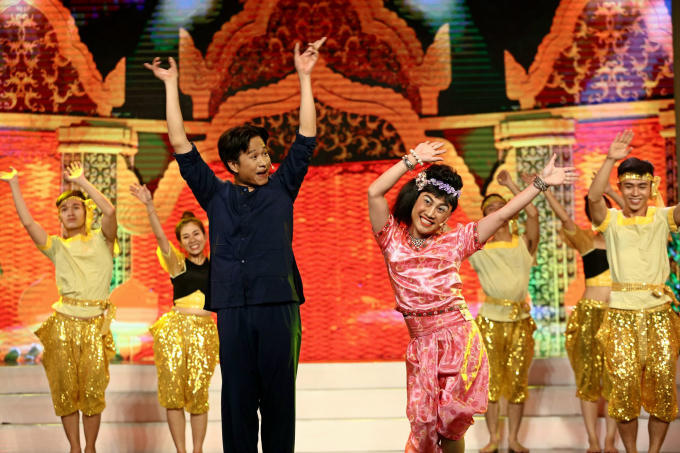 L&yacute; H&ugrave;ng, Việt Trinh n&iacute;n thở với tiết mục ảo thuật nguy hiểm của V&otilde; Minh L&acirc;m - Bảo L&acirc;m