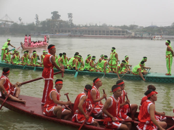 Bơi Chải Sông Lô là một trong những hoạt động truyền thống được tổ chức trong dịp Giỗ Tổ Hùng Vương. (Ảnh: Thu Hường)