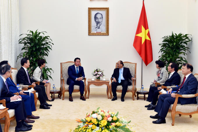 Thủ tướng Nguyễn Xuân Phúc tiếp Chủ tịch Tập đoàn SK Group.