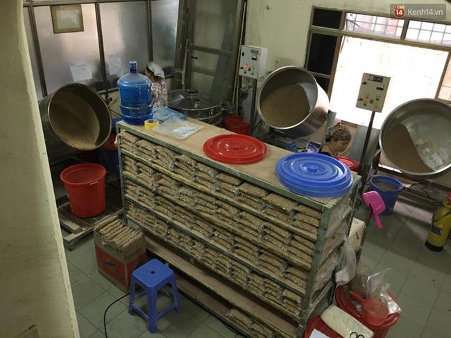 Cận cảnh khu chế biến trân châu của cửa hãng trà sữa này.