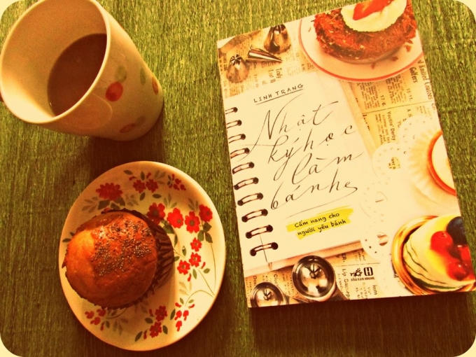 Thế n&ecirc;n, m&oacute;n qu&agrave; 20-10 để d&agrave;ng tặng n&agrave;ng sẽ l&agrave; một cuốn s&aacute;ch dạy l&agrave;m b&aacute;nh, đảm bảo g&acirc;y ấn tượng mạnh mẽ với n&agrave;ng.