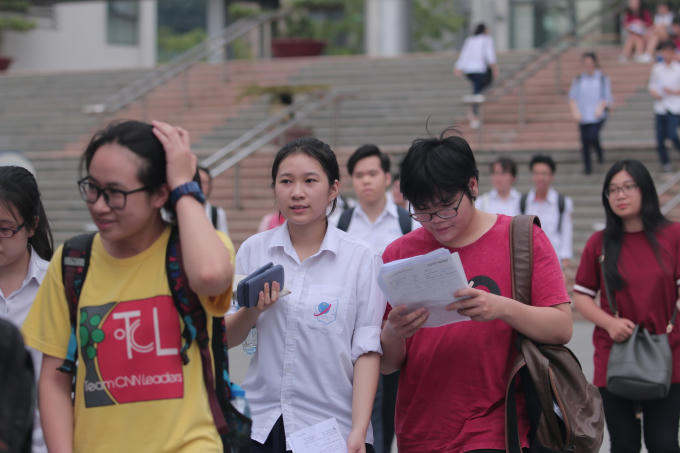 Vượt qua thử thách Toán, Văn một cách ngoạn mục thí sinh tự tin với bài thi tổ hợp.