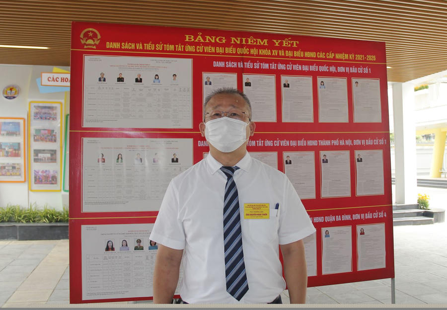 Chủ tịch UBND phường Giảng Võ Nguyễn Ngọc Chiến chia sẻ công tác bảo đảm an toàn trong quá trình bầu cử.