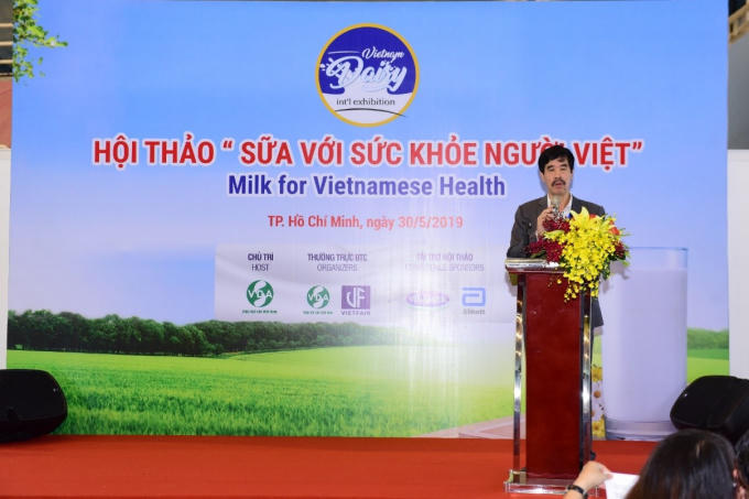 Ông Nguyễn Quốc Khánh – GĐĐH Nghiên Cứu và Phát Triển của Vinamilk phát biểu tại hội thảo “Sữa vì sức khỏe người Việt”.