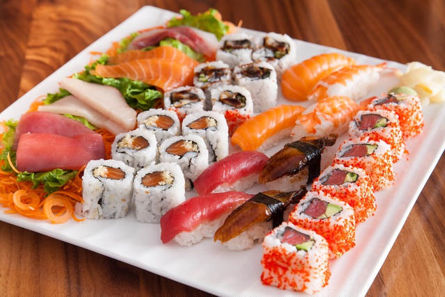Sushi và sashimi.