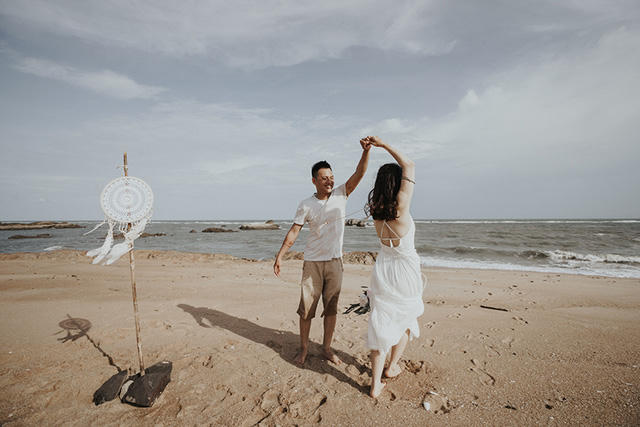 Ngày 12/6 này cũng là kỷ niệm tròn 5 năm yêu nhau của Công – Hường. Đôi bạn cũng đã lựa chọn được ngày đẹp trong tháng 7 tới để chính thức cùng nhau "về chung một tổ" . Có thể sau hôn nhân, cuộc sống sẽ không còn được lãng mạn như lúc trước nhưng không vì thế mà tình yêu kết thúc, với chú rể Thành Công, hôn nhân "là một bước tiếp của tình yêu. Đơn giản là tận hưởng nó. Tận hưởng happy ending sau thời gian dài tìm hiểu."